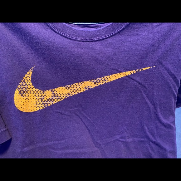 Nike T shirt - Picture 2 of 3